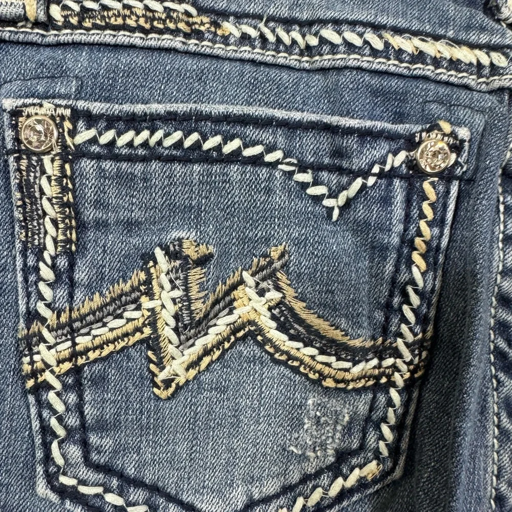 Miss Me Distressed Boyfriend Thick Stitch Embellished Cropped Jeans in Med 21 - Picture 4 of 8